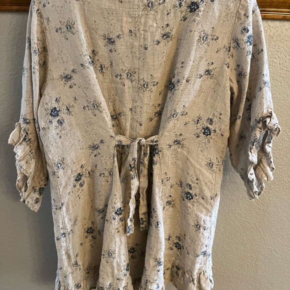 Floral Button-Up Women's Top - Picture 4 of 4